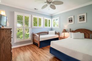 Beautiful 2BR 2BA Lakeside Villa with Lake Views