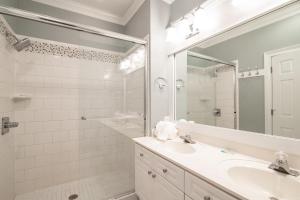 Beautiful 2BR 2BA Lakeside Villa with Lake Views