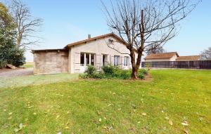 Maisons de vacances Awesome Home In Chey With Kitchen : photos des chambres