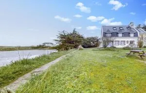 Gorgeous Apartment In Locmariaquer - 洛克马里亚凯尔