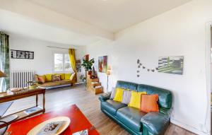 Appartements Stunning Apartment In Locmariaquer With House Sea View : photos des chambres