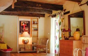 Maisons de vacances Cozy Home In Mirandol Bourgnounac With Outdoor Swimming Pool : Maison de Vacances 1 Chambre