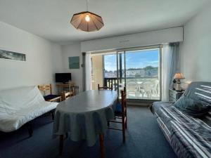 Appartement 2 pièces avec balcon, piscine et parking, à 1km de la plage - Animaux acceptés - FR-1-478-27