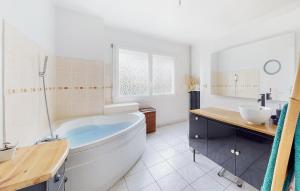 Maisons de vacances 3 Bedroom Stunning Home In Lanvaudan : photos des chambres