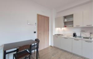 Nice Apartment In Moscufo With Kitchen