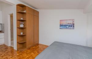 1 Bedroom Cozy Apartment In Nin
