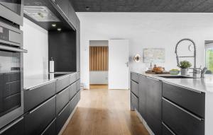 Awesome Home In Thyholm With Wifi