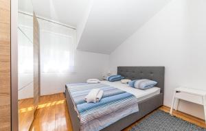 Awesome Apartment In Okrug Gornji