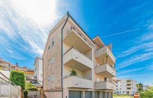 Awesome Apartment In Okrug Gornji