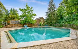 Maisons de vacances 2 Bedroom Nice Home In Mirandol Bourgnounac : photos des chambres