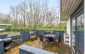 2 Bedroom Beautiful Home In Esbjerg V