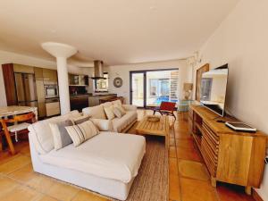 Villa Flora, mit eigenem Pool und Meerblick