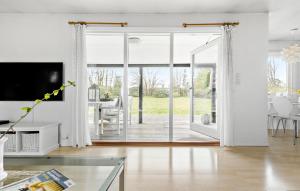 3 Bedroom Amazing Home In Dronningmølle
