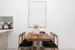 Netflix Brand new 4BR Fast NBN AC Free Parking