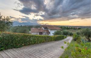 Amazing Apartment In Moscufo With Outdoor Swimming Pool