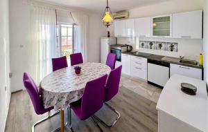 2 Bedroom Cozy Apartment In Podstrana 