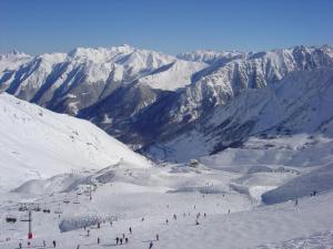 Appartement cosy T2bis pour 4-6 pers. à Cauterets, proche centre, parking gratuit, casier à skis, Est - FR-1-234-243