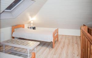 Maisons de vacances 3 Bedroom Awesome Home In Lezardrieux : photos des chambres