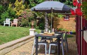 Maisons de vacances 3 Bedroom Awesome Home In Lezardrieux : photos des chambres