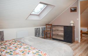 Maisons de vacances 3 Bedroom Awesome Home In Lezardrieux : photos des chambres