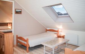 Maisons de vacances 3 Bedroom Awesome Home In Lezardrieux : photos des chambres