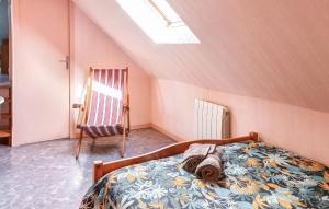 Maisons de vacances 3 Bedroom Awesome Home In Lezardrieux : photos des chambres