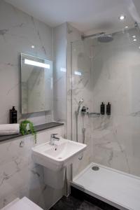 Suite room in Mercure Banbury Whately Hall Hotel