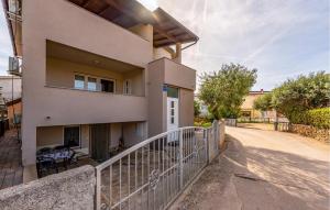 Nice Apartment In Vir With Wifi