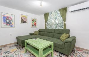 Nice Apartment In Palit With Kitchen