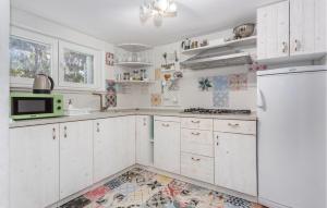 Nice Apartment In Palit With Kitchen