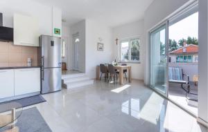 2 Bedroom Lovely Apartment In Barbat