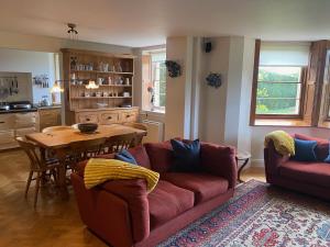 Luxury one bed garden flat-private parking