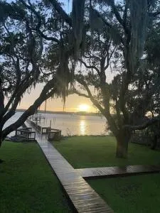 Stunning Waterfront View Home-Private Dock, Beach - Cedar Island