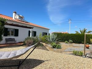 Casa Lina - villa with garden and pool by Lisbeyond