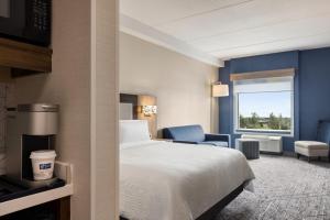 Holiday Inn Express - Strathroy by IHG