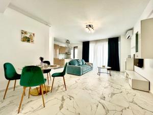 LUXURY Residence 2 bed-room Apartment