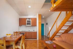 Tina Apartment in Town Centre with Free Parking