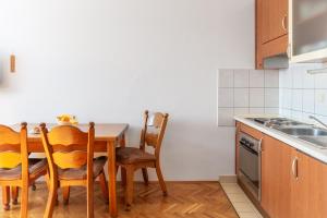 Tina Apartment in Town Centre with Free Parking