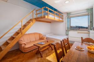 Tina Apartment in Town Centre with Free Parking