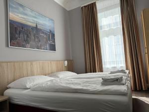 Double Room with shared shower/WC room in Hotel Kieler Hof