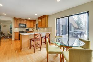 Bloomfield Retreat with Pool 6 Mi to Riverside Park