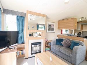 Dog Friendly 3 Bedroom Static Caravan In Fritton