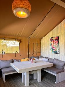 Safari Lodge Grou, luxe kamperen op een eiland!