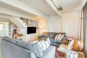 Bayfront Luxemburg Cabin Rental with Private Beach! - Oconto