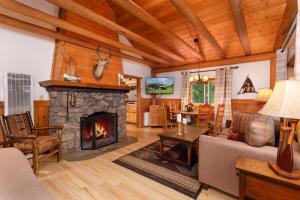 Arrowhead Pine Rose Cabins