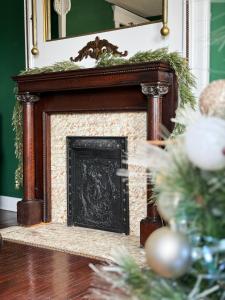 Evansville Holiday House