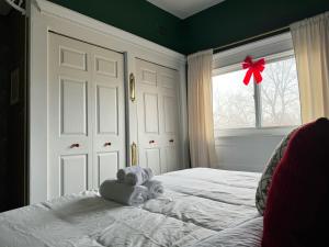 Evansville Holiday House