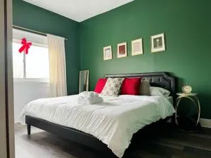 Evansville Holiday House - Morganfield