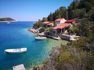 Sea side house for two in a wilderness