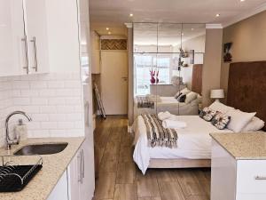 Studio 37 Hyde Park Apartments